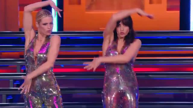 Michelle Impossible - L'esibizione di Ambra Angiolini e Michelle Hunziker смотреть онлайн