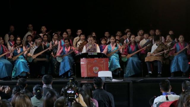 Phasa zin by London Tibetan Sunday School for Sikyong Dr. Lobsang Sangay смотреть онлайн