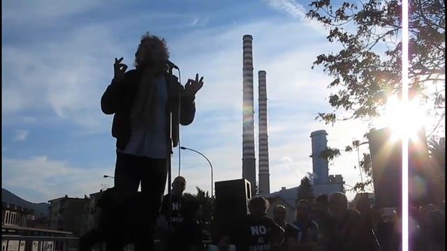 Beppe Grillo a Vado Ligure contro il carbone смотреть онлайн