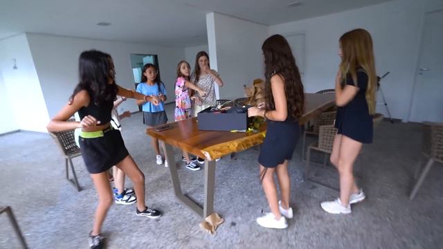 AS VALENTONAS ENCONTRARAM A CAIXA DA DEEP WEB NO CAÇA AO TESOURO! смотреть онлайн