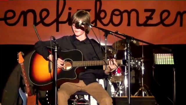 Cooler Auftritt - Kilian singt auf Konzert und spielt Gitarre - Beat it смотреть онлайн