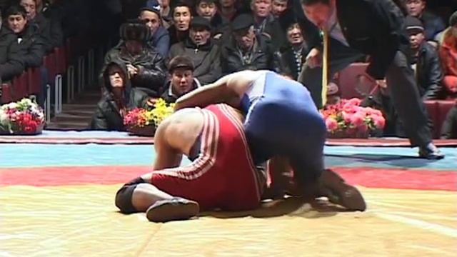 Спорт. Вольная борьба. Догдурбек уулу Эламан-Саякбай Усупов. Чемпионат Кыргызстана 2014 г. смотреть онлайн