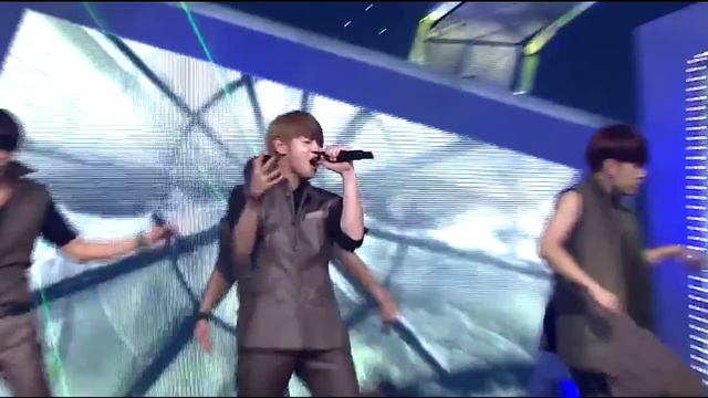 HD | BEAST / B2ST DongWoon's Voice Crack + Slip while performing FICTION смотреть онлайн
