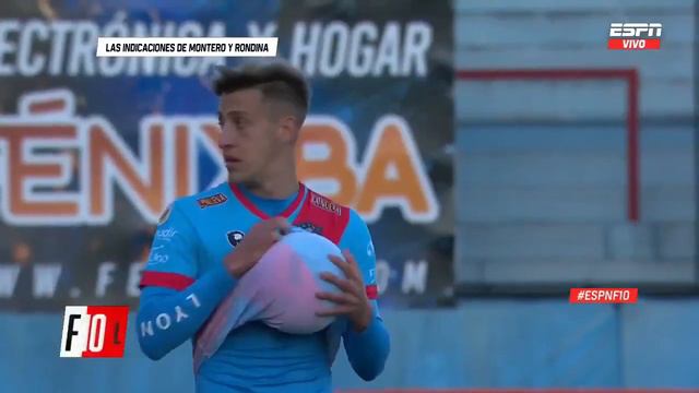 El cruce de Paolo Montero con el Marciano Ortiz смотреть онлайн