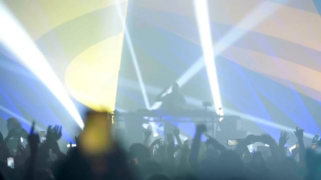 Gareth Emery & LSR/CITY - Black & White (Official 4K Video) смотреть онлайн