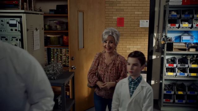 Meemaw Helps Sheldon With A Science Experiment (Clip) | Young Sheldon | TBS