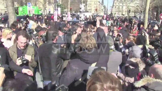 CRAZY - Jared LETO and Terry Richardson attending Miu Miu fashion show in Paris - MASSIVE CROWD смотреть онлайн