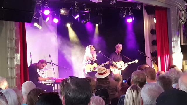 Lisa Miskovsky på Grönan 2019 del 2 смотреть онлайн