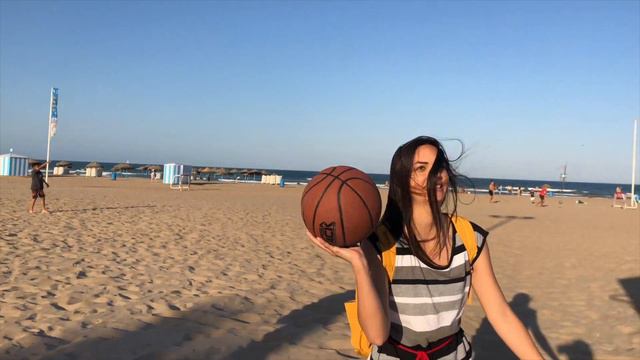 Malvarrosa beach 🌴🌊🏀 Best beach in Valencia, Spain смотреть онлайн