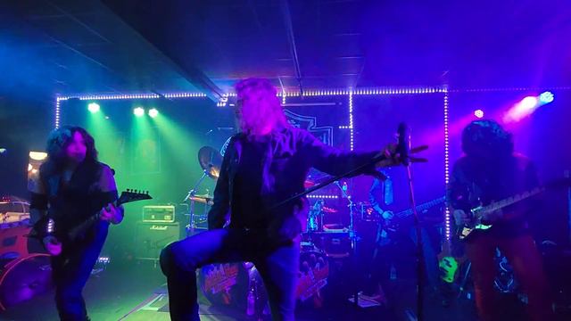 British Steel with Bobby Blitz performing "Grinder" смотреть онлайн