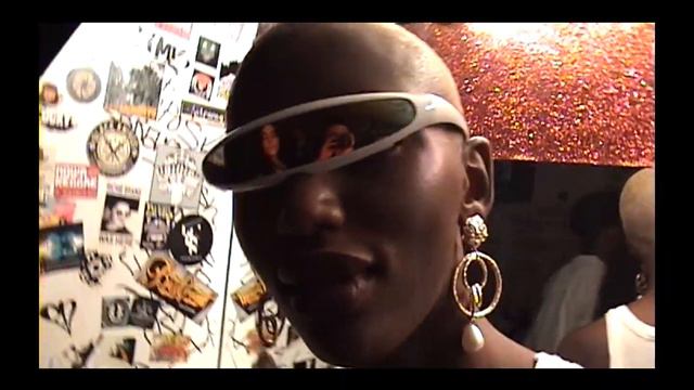 Dame Tiempo ft Yung Elvis (prod. Tray.am) смотреть онлайн
