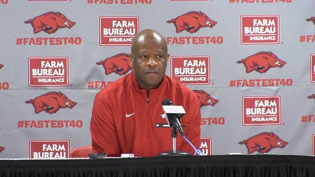 Mike Anderson previews South Carolina game смотреть онлайн