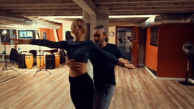 Someone you loved-Conor Maynard (Bachata Mestiza) JES Y JENNY Dj Tronky смотреть онлайн