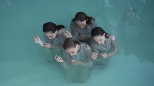FEBRUARY | Une petite ferme avec bergerie, basse cour, quatre ruches et un pigeonnier смотреть онлайн