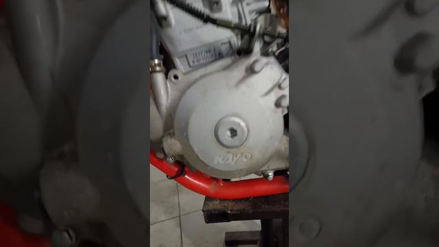 Пластиковые накладки на двигатель что под ними #lifemoto #эндуро #мото #kayok6 #защитадвигателя смотреть онлайн