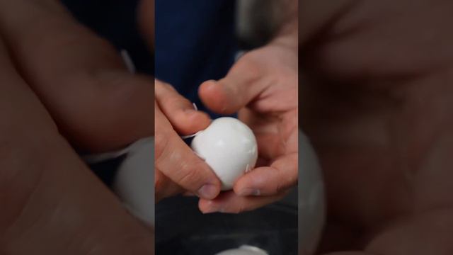 Как легко и быстро почистить вареные яйца? Теория Лазерсона #лазерсон #рецепт #завтрак #борисовтв смотреть онлайн