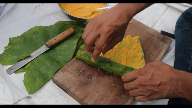 Foreigner Trying Indian Village Food For the First Time Cooked By Nikunj Vasoya смотреть онлайн