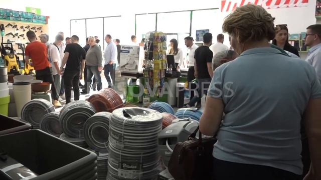 Hapet Hobi store 2 në Veternik, ofron një gamë të gjerë të pajisjeve shtëpiake смотреть онлайн