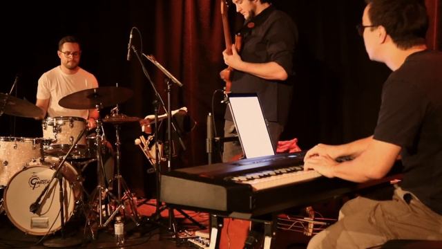 Triovision - Red Sand (Bill Laurance) LIVE смотреть онлайн