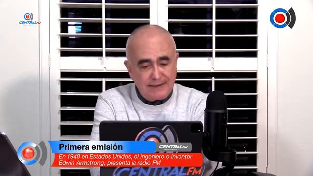 En 1940 en Estados Unidos, el ingeniero e inventor Edwin Armstrong, presenta la radio FM смотреть онлайн
