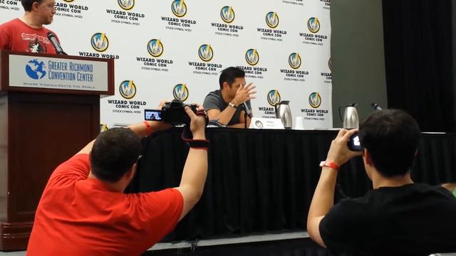 Manu Bennett Shares His Favorite Slade Lines At Wizard World Richmond смотреть онлайн