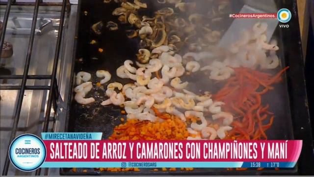 Salteado de arroz y camarones смотреть онлайн