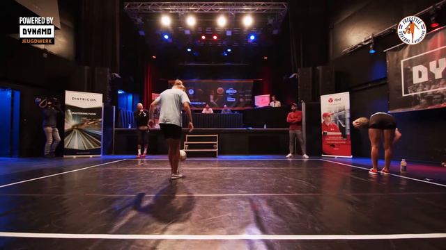 Finale vrouwen - Jasmijn Janssen vs Laura Dekker - NK Freestyle Voetbal 2020 смотреть онлайн