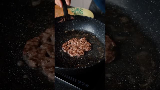 Лучший рецепт домашних бургеров #рецепт #еда #лайфхак #бургер #мясо #борисовтв #борисовтв #borisovtv смотреть онлайн