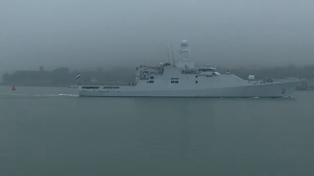 HNLMS GRONGINGEN (Dutch) Leaving Devonport Dockyard in Plymouth смотреть онлайн