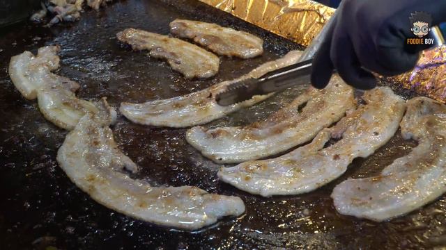 삼겹살 김밥 / Pork Belly Kimbap - Korean Street Food / 전주 남부야시장 길거리 음식 смотреть онлайн