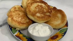 Пышные и вкусные дрожжевые оладьи.