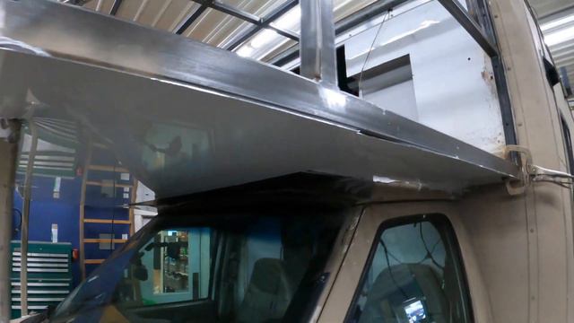 Building A Sleeper On A Box Truck Start to Finish: DIY Mom's Attic #vanlife смотреть онлайн