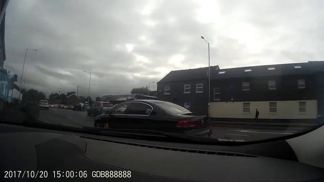 Dash cam - Taxi runs redlight смотреть онлайн