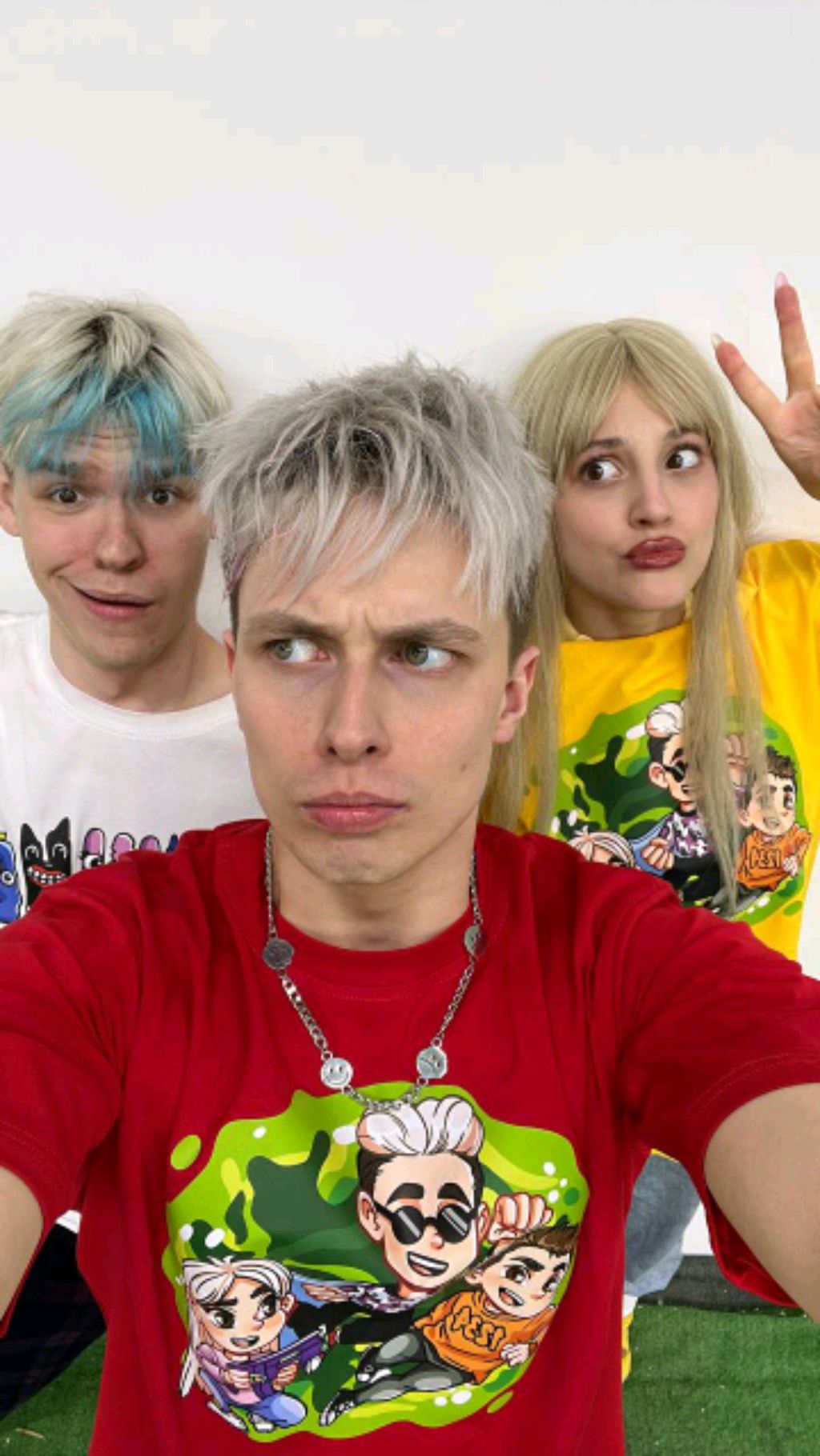 и я с Богданом играют по