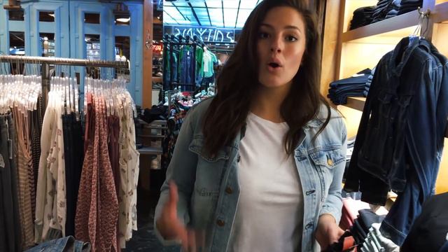 Ashley Graham Shops the Best Jeans for Curves | Vogue смотреть онлайн
