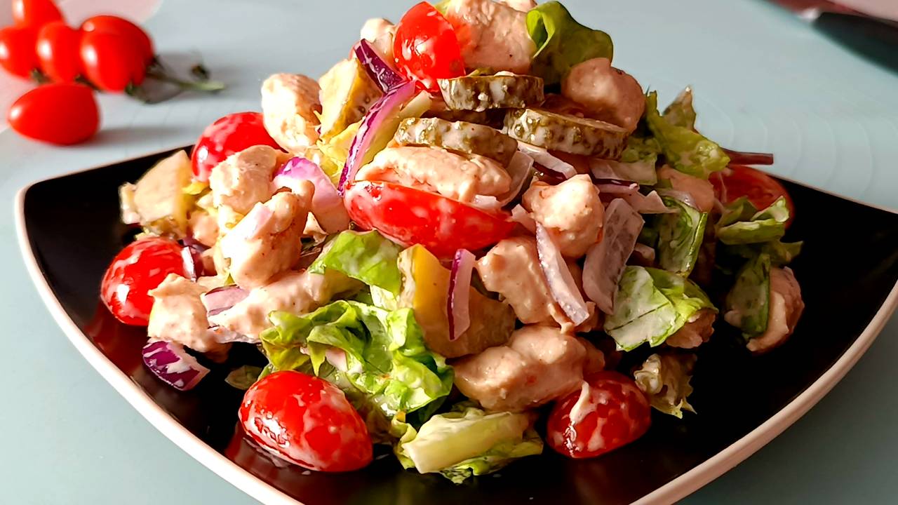 📌 Салат Пикантный - яркий, свежий, сытный, с овощами и жареной курицей смотреть онлайн