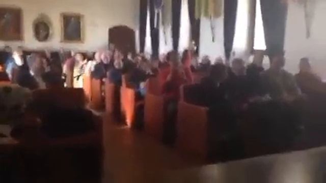 Assisi - finché regge la batteria, ultimi atti dell'incontro. Parla Francesco Bonelli, in sala c'.. смотреть онлайн