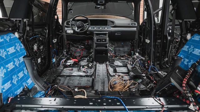 Что не так с Mercedes Benz GLS 2020 (Шумоизоляция и Автозвук) смотреть онлайн