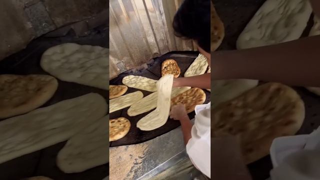 Выпечка лепешки в Иране смотреть онлайн
