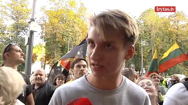 Pareigūnai pasakė, kas laukia savavališkai Generolo Vėtros lentą pakabinusių asmenų смотреть онлайн