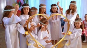 Танец девочек на День матери