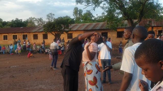 Kufunguliwa vifungo , Mkutano wa injili ulofanyika Tarime mjini. смотреть онлайн