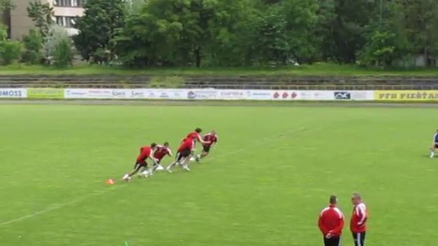 Testy hracov pocas pripravneho kempu v Piestanoch смотреть онлайн