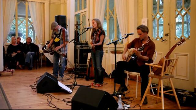 Hoedown Trio - Pony (video Jyrki Kallio) смотреть онлайн