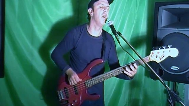 MAURICIO ROMERO tocando un poco de funk смотреть онлайн