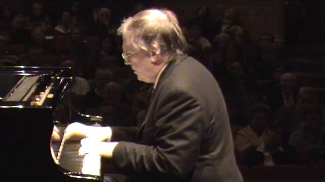 Victor Eresko plays Chopin (mazurka a) смотреть онлайн