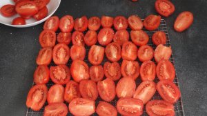 Закуска на каждый день: Помидоры, вкус которых приводит всех в восторг, кто пробует.