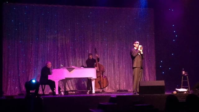 Robbie Howard singing "Georgia" as Ray Charles. Live at Music City Center, Branson Mo. "Georgia" смотреть онлайн