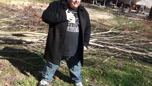 ЗЛОЙ ДЕД КАК НЕ НАДО РАБОТАТЬ С БЕНЗОПИЛОЙ смотреть онлайн