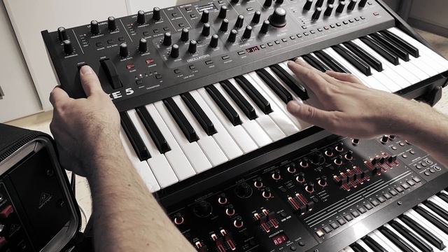 Spice Girls - Say You'll Be There bass cover (Behringer Model D) смотреть онлайн